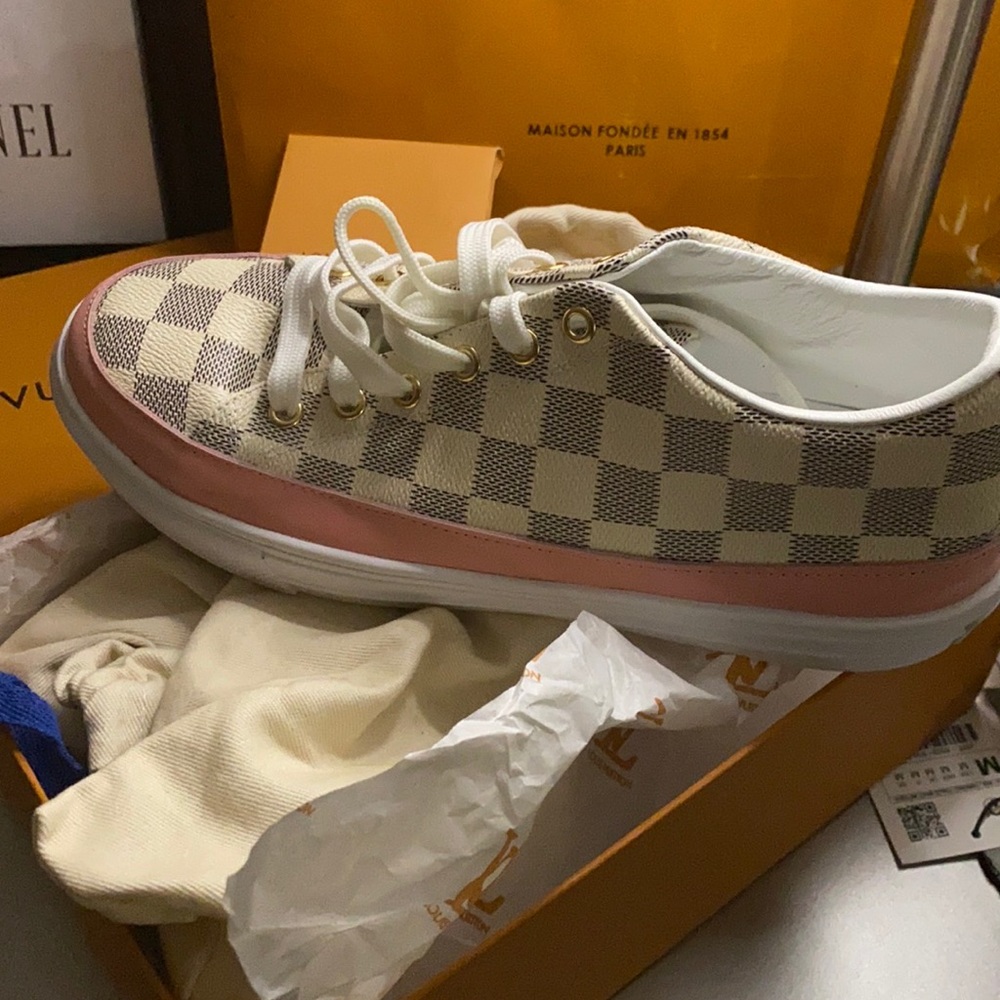 LV sneakers sz 41
